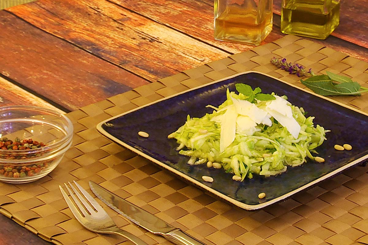 Σαλάτα κολοκυθάκι με ταλαγάνι Πέτρας